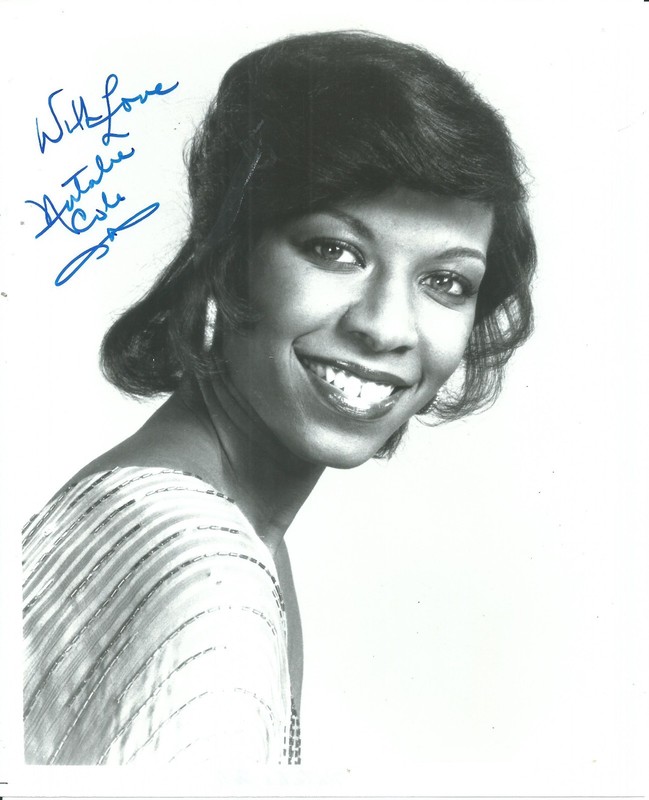 NATALIE COLE THIS WILL BE. . GREAT VINTAGE SIGNED AUTOGRAPH PHOTO d. 2015