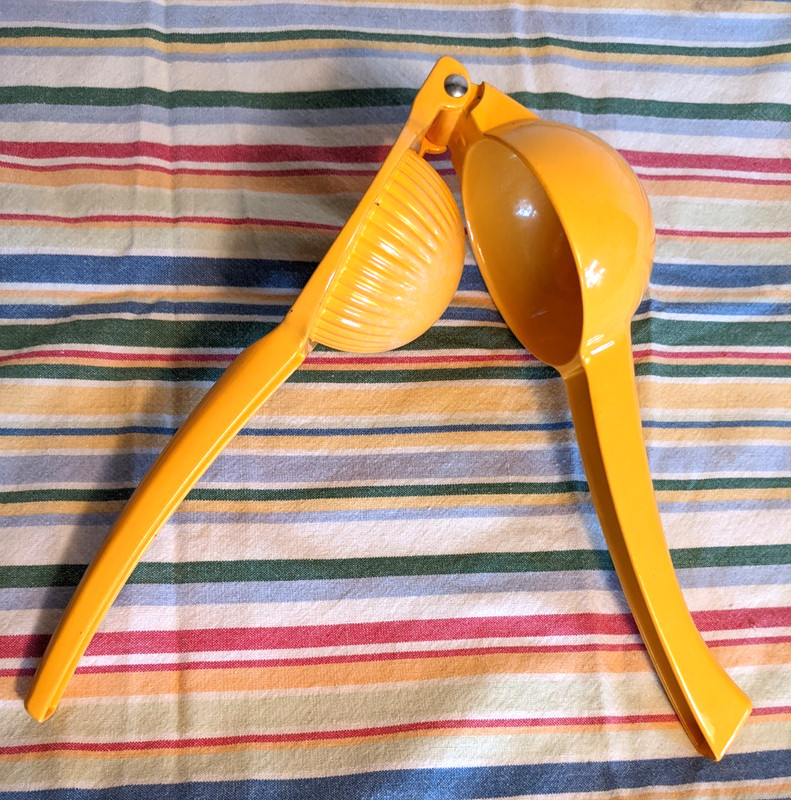 Vintage Farberware Yellow Enameled Metal Citrus Juicer Squeezer Barware Kitchen
