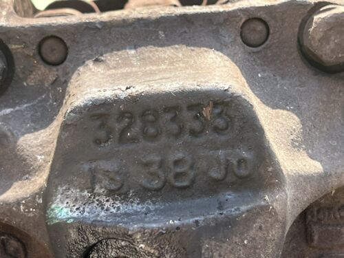 Mercedes-Benz W126 C126 Rear Brake Calipers L&R - Picture 3 of 4
