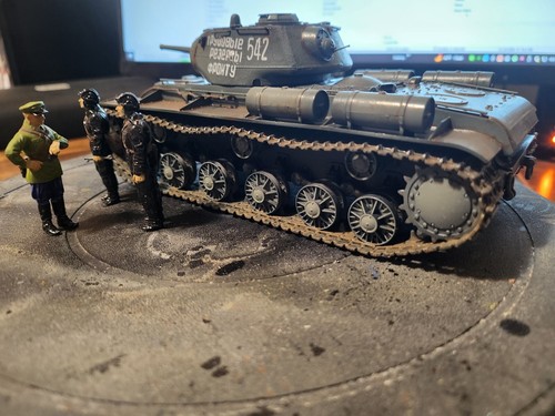 1:35 Built Soviet KV-8S - Picture 6 of 14