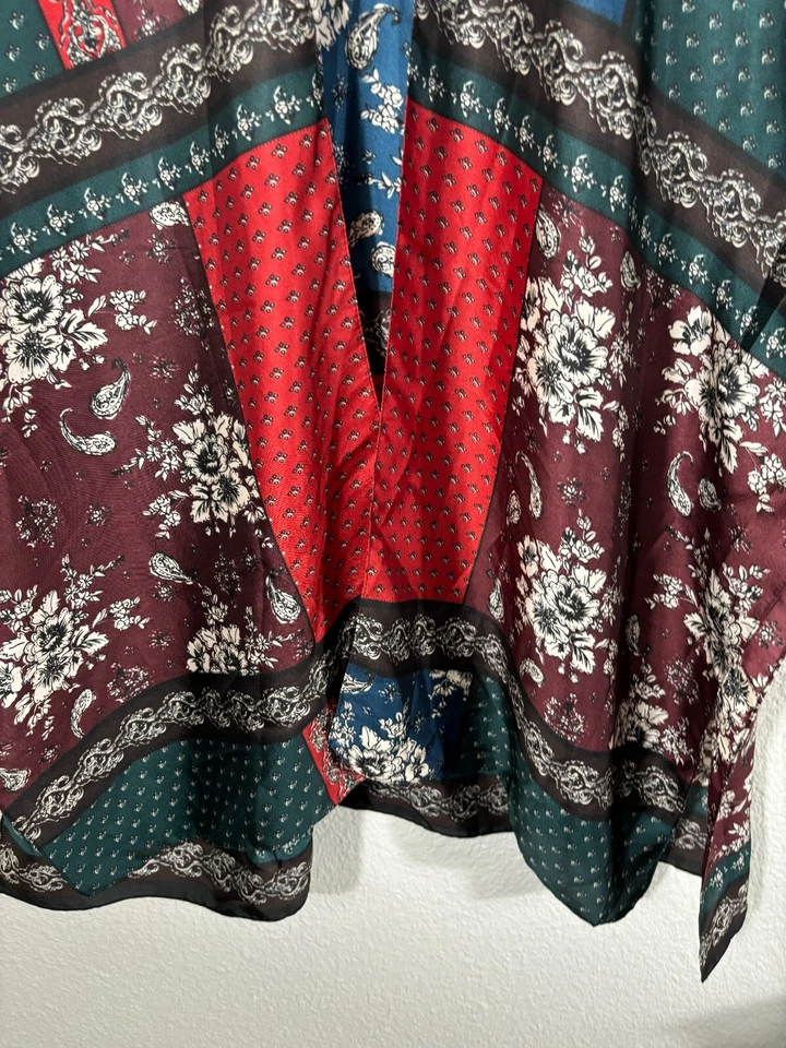 Kimono Free People Mon Cheri estampa de retalhos de seda tamanho único poliéster multicolorido - Imagem 3 de 4