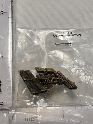 NASA INTERNATIONAL SPACE STATION LAPEL/HAT PIN GOLDTONE NEW IN PACKAGE - Picture 2 of 3