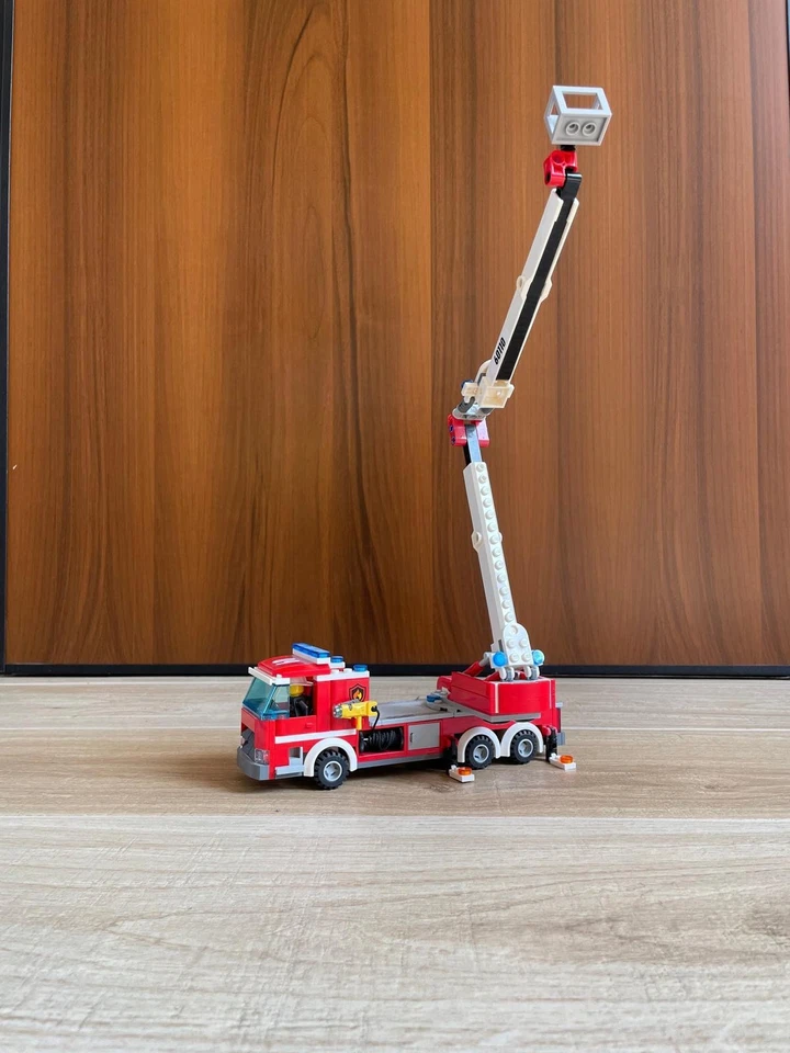 LEGO CITY: Fire Station (60110), vehicles, minifigs, instructions, box, complete, foto 4 di 5