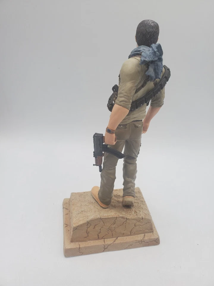 2011 Sideshow Collectibles Uncharted 3: Drake's Deception - Estatua de Nathan Drake Foto 2 de 2