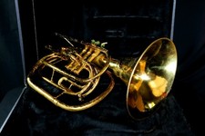 King 1122 Marching French Horn in Bb - Damaged Lacquer, Used, Hard Case Included