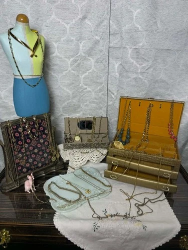 Lot of 25 Gold Tone Vintage To Modern Fashion Estate Costume Jewelry Necklaces