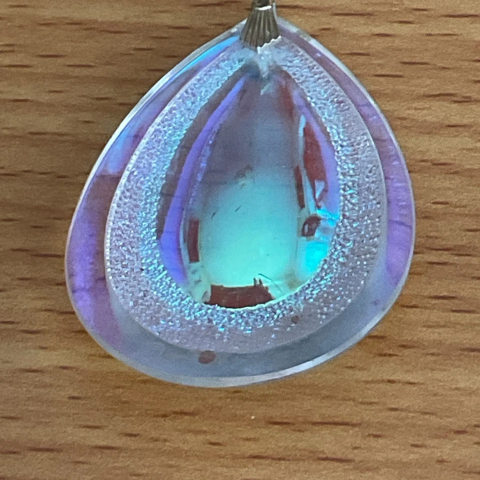 Schöner Anhänger der durch den Lichteinfällen die Farbe wechselt 4,5 x 3,5 cm - Bild 4 von 4