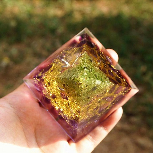 Amethyst Crystal Healing Pyramid Chakra Energy Orgone Stone Ornaments - Picture 3 of 9