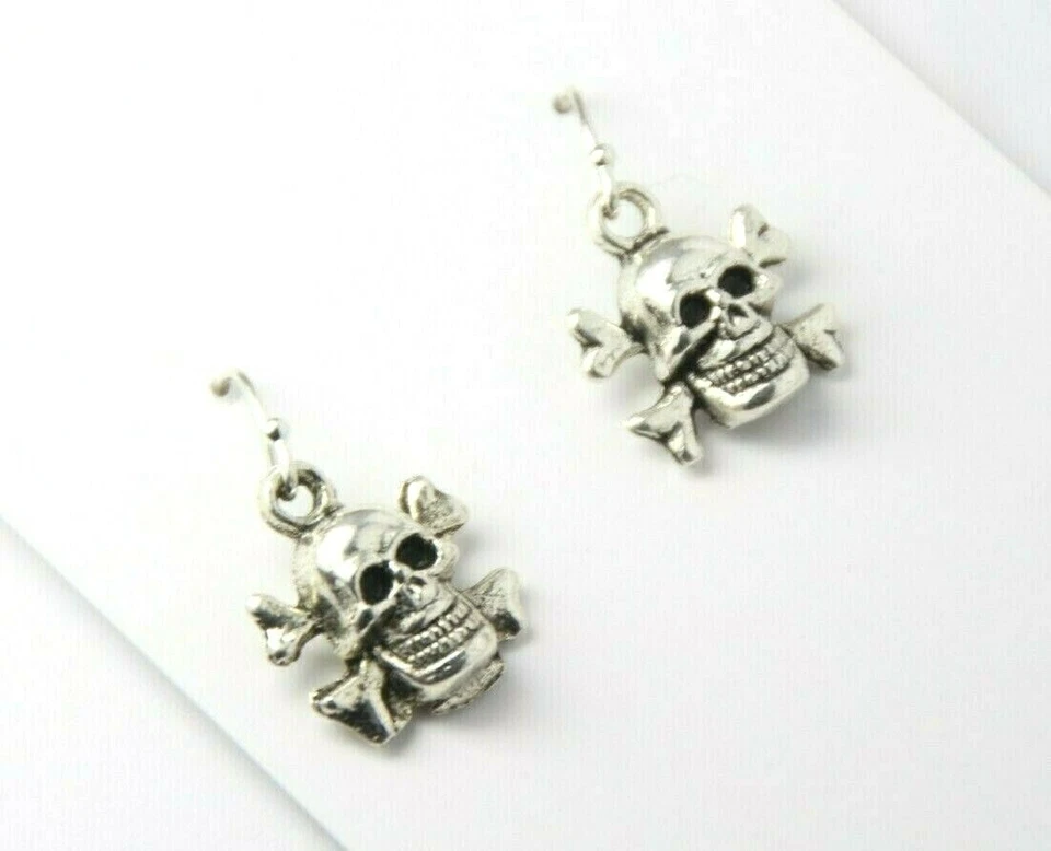 Pendientes con dije de calavera y huesos cruzados ganchos de plata de ley 925 dijes de peltre 1" Foto 3 de 4