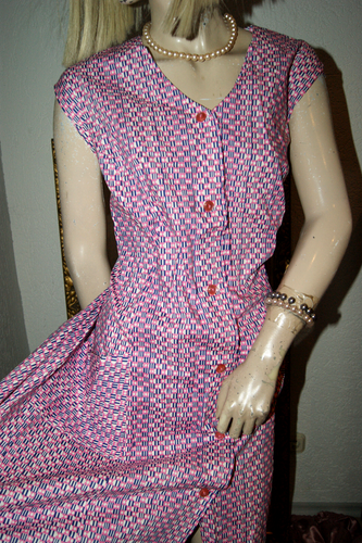 HAUSKLEID Schürze Kittel Kleiderschürze Kasack Cotton blau rosa Riegelchen 52