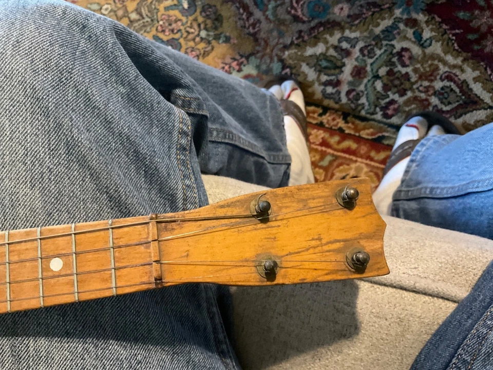 1920's 17 fret 21" banjolele. Gretsch brand - Image 3 of 4