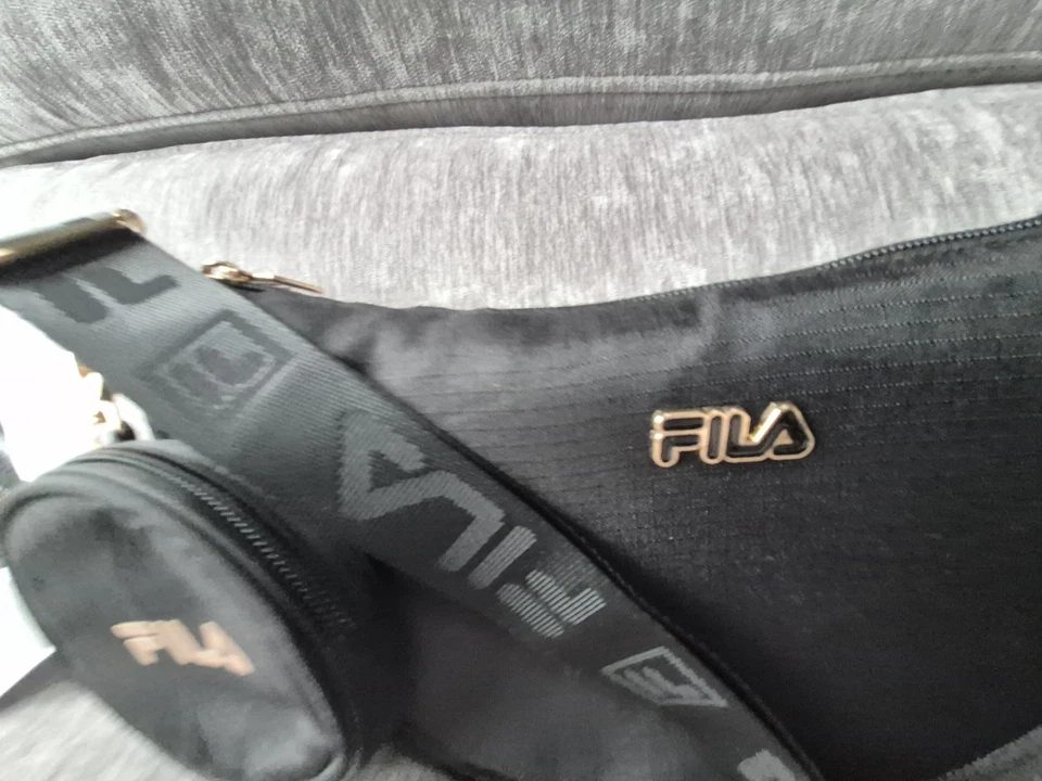 Bolso de Hombro FILA Mujer Negro Dorado F Logo Tiradores y Bolsa de Accesorios Nuevo con Etiquetas Foto 2 de 4