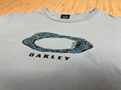 Vintage Oakley Water Wave Surfer Icon T-Shirt Blue Logo Men’s XL *Small Hole
