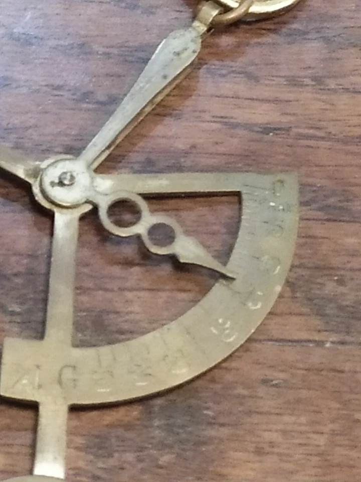 Balance petit Peson en laiton Ancien - Photo 2/4