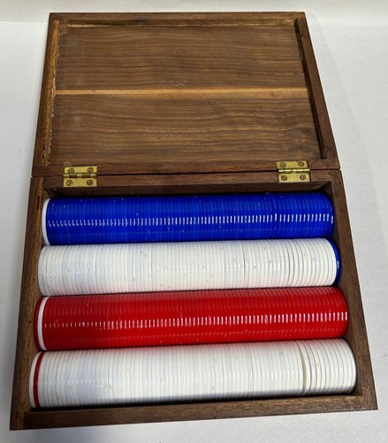 Lot Of Vintage Plastic Poker Chip In Solid Wood Storage Box (A7)