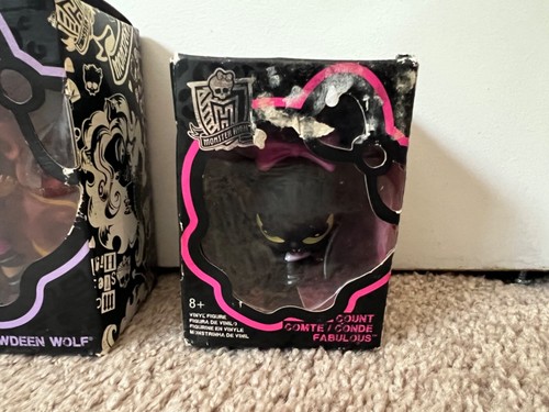Monster High Vinyl Figure 4" Clawdeen w/ Count Fabulous Pet - New Damaged Boxes - Picture 2 of 5