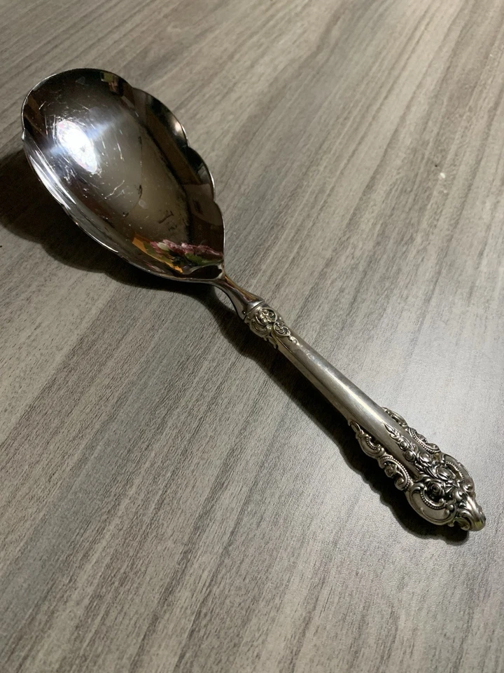 Cuchara con mango para servir Wallace Grande barroca de plata de ley 9,5" ornamentada Foto 4 de 4