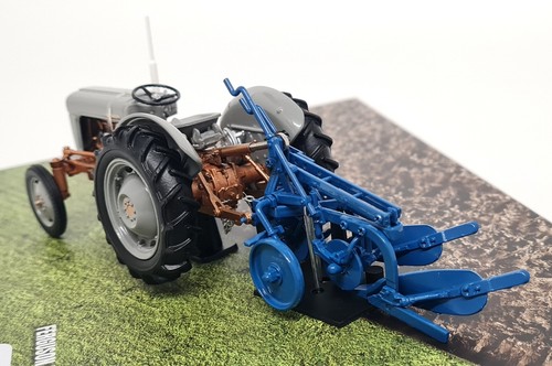 UH 1/32 Massey Ferguson FE35 + Ransomes TS 59 Plough Diecast Model Tractor Set - Bild 8 von 9