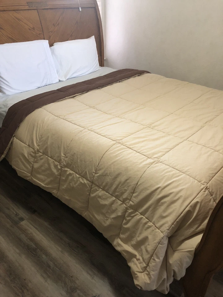 Edredón Alternativo de Plumón Reversible Marrón Tostado Talla Queen 92x86" Algodón Usado en Excelente Condición Foto 3 de 4