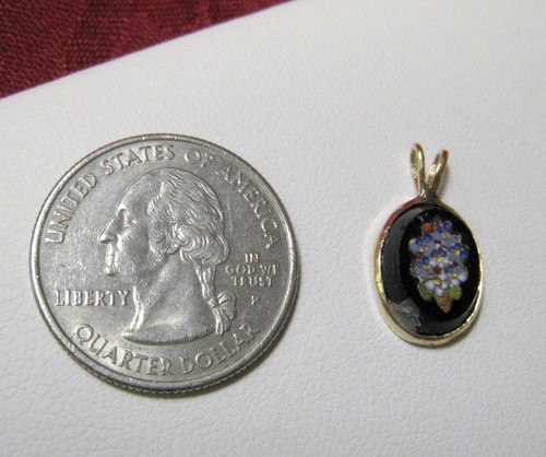 VINTAGE 14K YELLOW GOLD OVAL SHAPE ONYX WITH MULT COLOR INLAY PENDANT 1.5 GRAMS - Picture 4 of 5