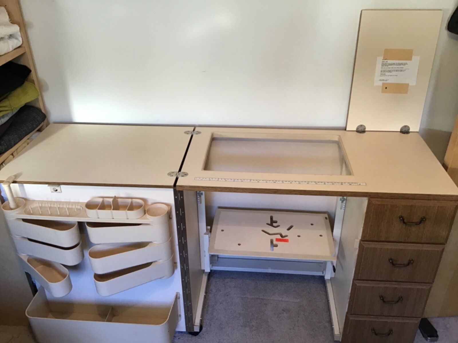 Horn Sewing Machine with 4 drawers extending surface lots of