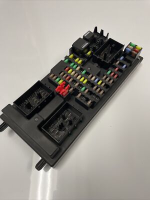 2014 Jaguar XJ XJL Main BCM Body Control Module Fuse Relay Box