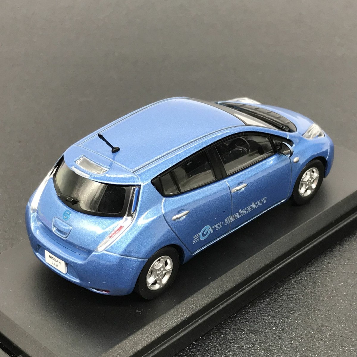 Mini Car Nissan Leaf 2012 Blue 1/43 Scale Box Display
