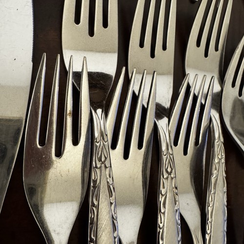 69 Piece Vintage ONEIDA COMMUNITY VENETIA STAINLESS FLATWARE SET - Picture 5 of 20