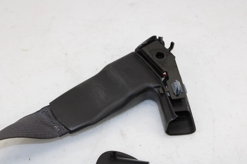 Cinturón de seguridad derecho Chevrolet Corvette Z06 2006-2012 15930398 OEM NL101 Foto 2 de 4