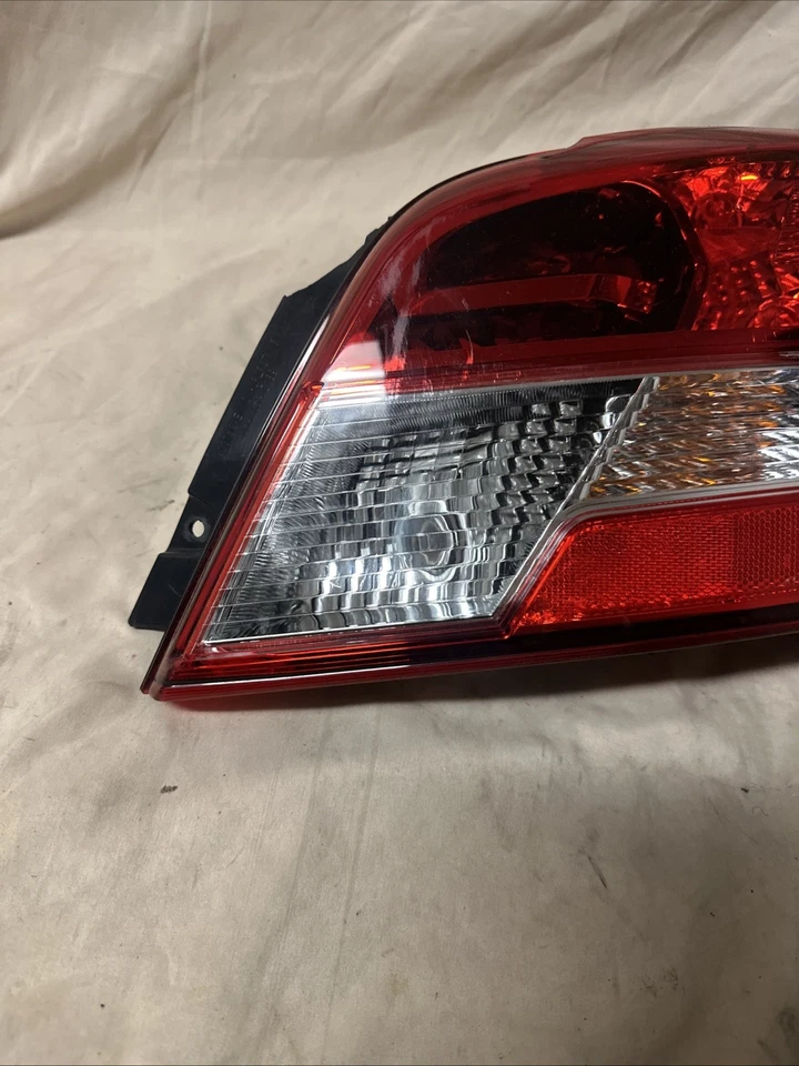 Luces traseras derecha/pasajero/RT Mitsubishi Mirage G4 2016-2019 OEM Foto 2 de 4