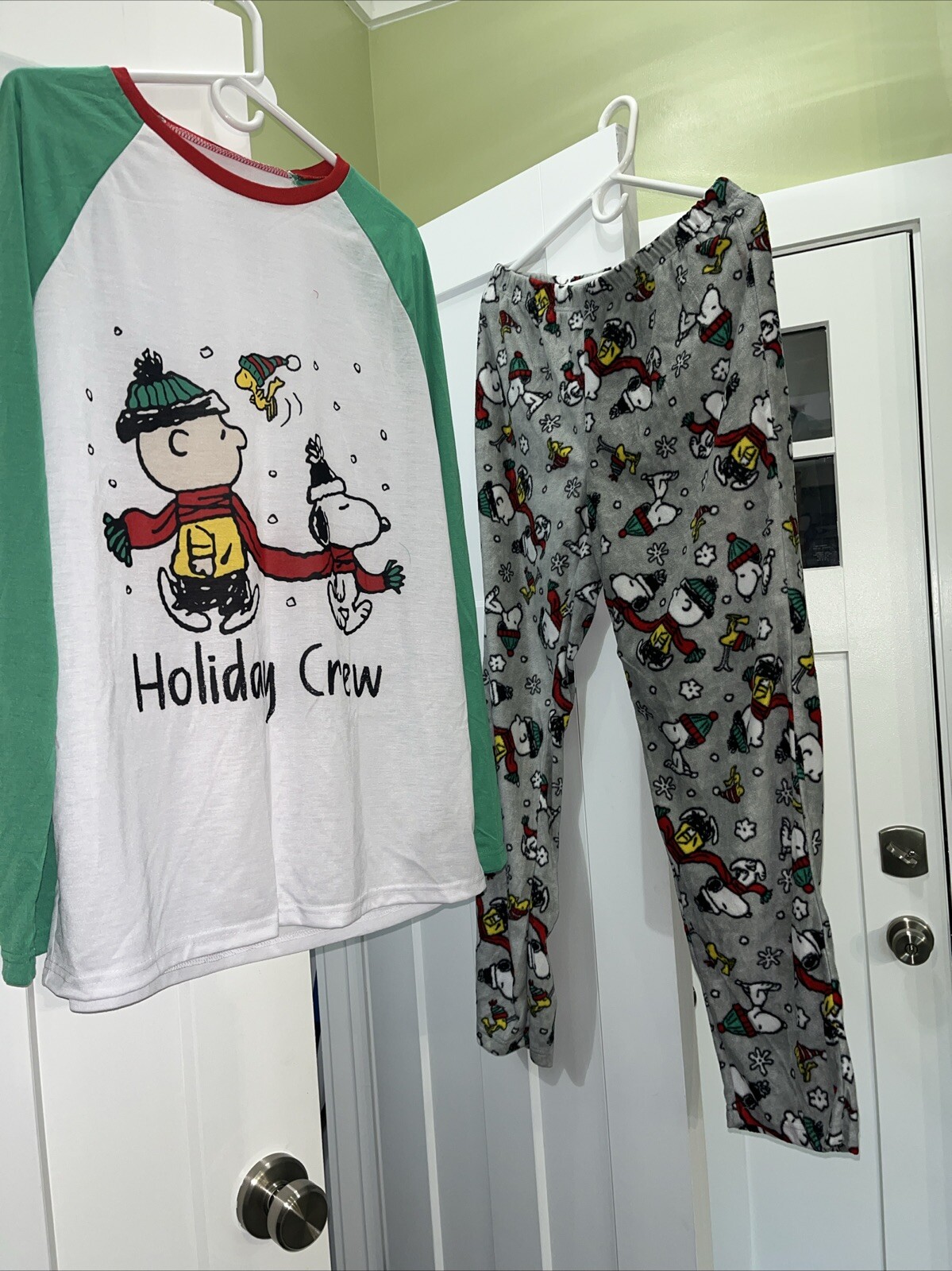 Peanuts Snoopy Charlie Brown “Holiday Crew” Long Sleeve 2 pc Mens Size Medium