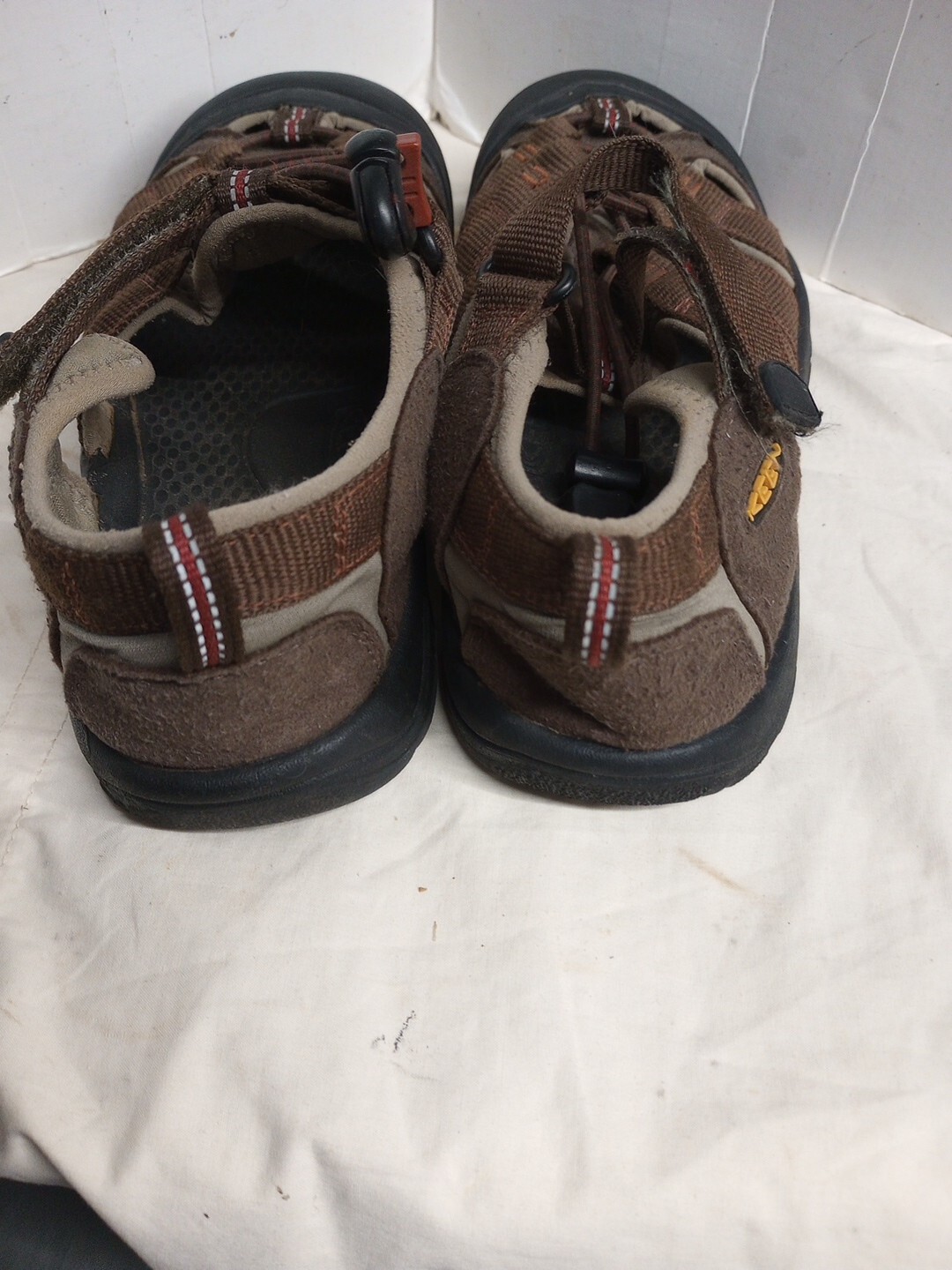 Sandali da trekking marroni Keen Newport da uomo taglia 5