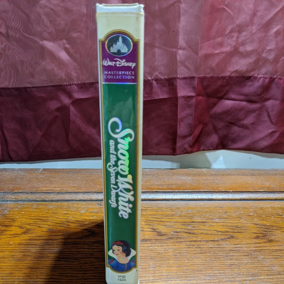Walt Disney’s Masterpiece Collection Snow White and the Seven Dwarfs VHS 1524 - Image 3 of 4