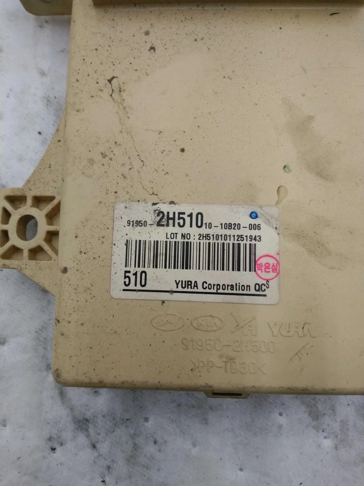 Módulo de control de carrocería usado se adapta a: Kia Forte 2011 control de carrocería BCM RH tablero AT con llave Foto 2 de 4