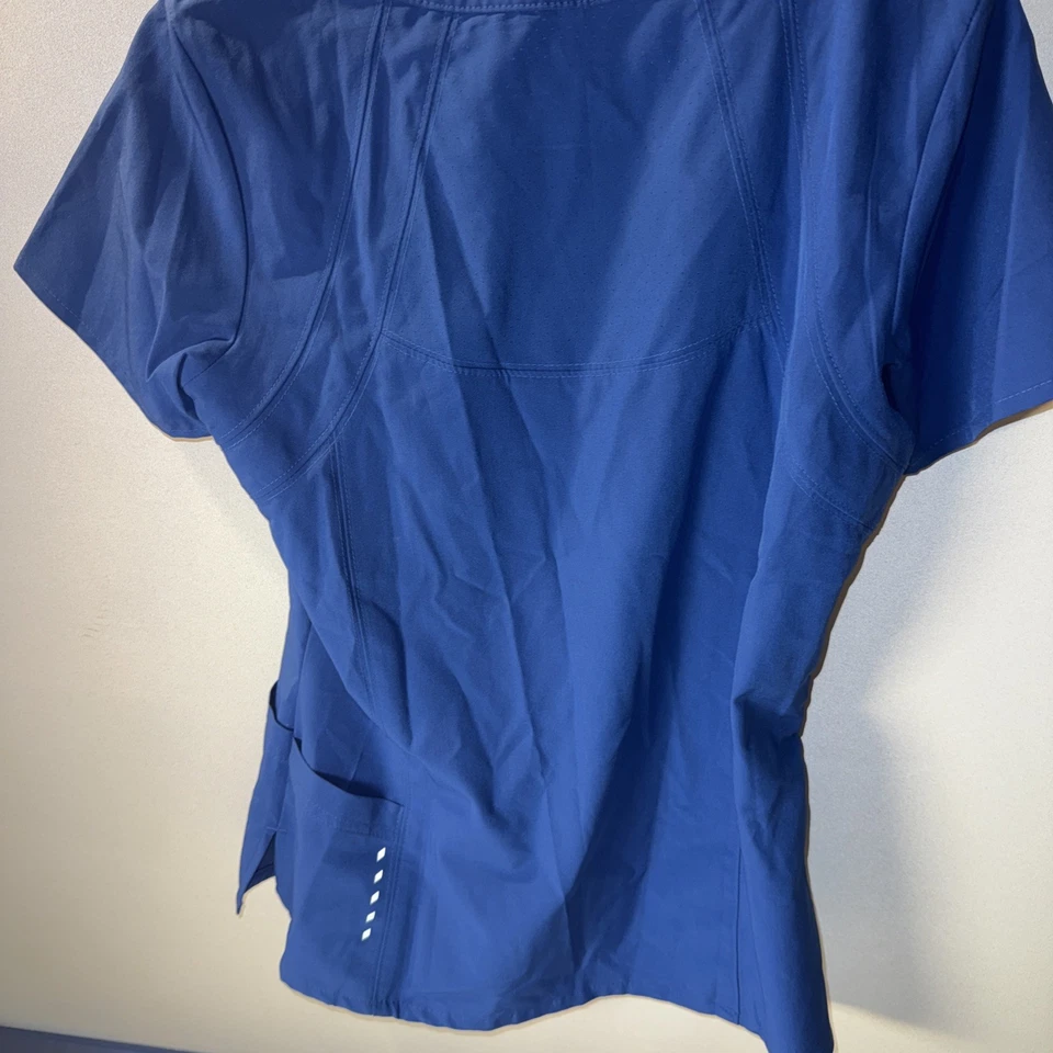 Blusa esfoliante Barco One feminina tamanho pequeno azul gola V bolsos usados uma vez - Imagem 2 de 2