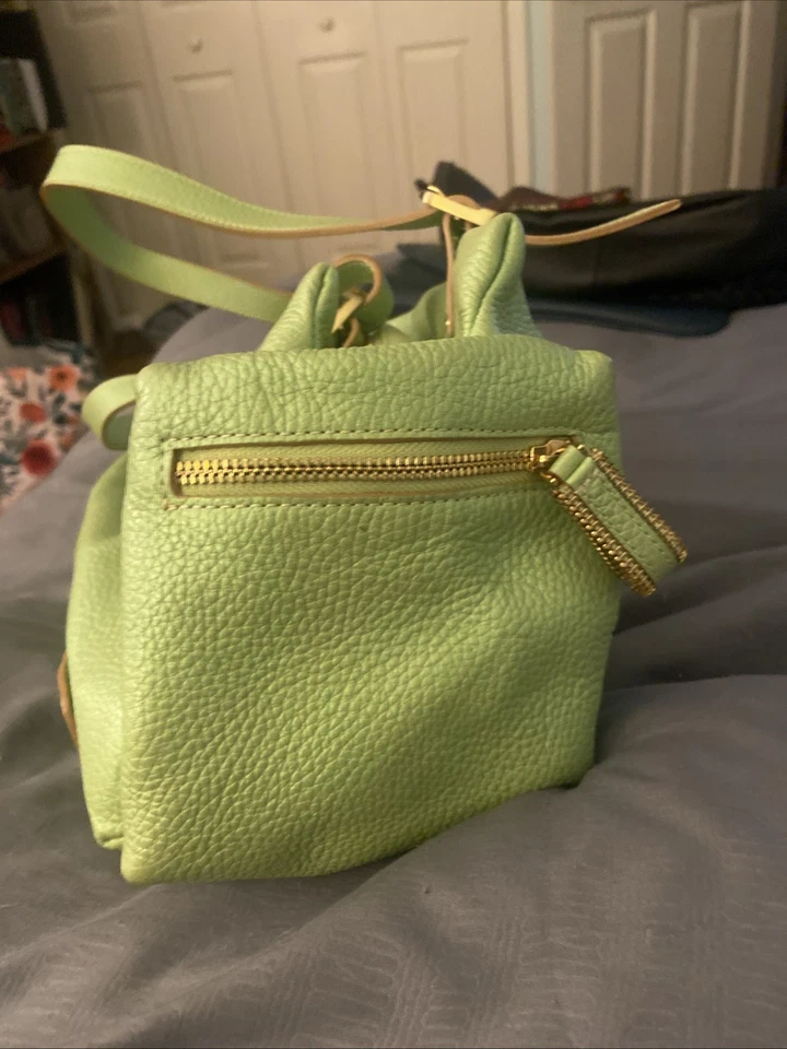 Sondra Roberts Cartera Bolso de Hombro Media Luna Verde Lima En Color/Acento Dorado Foto 4 de 4