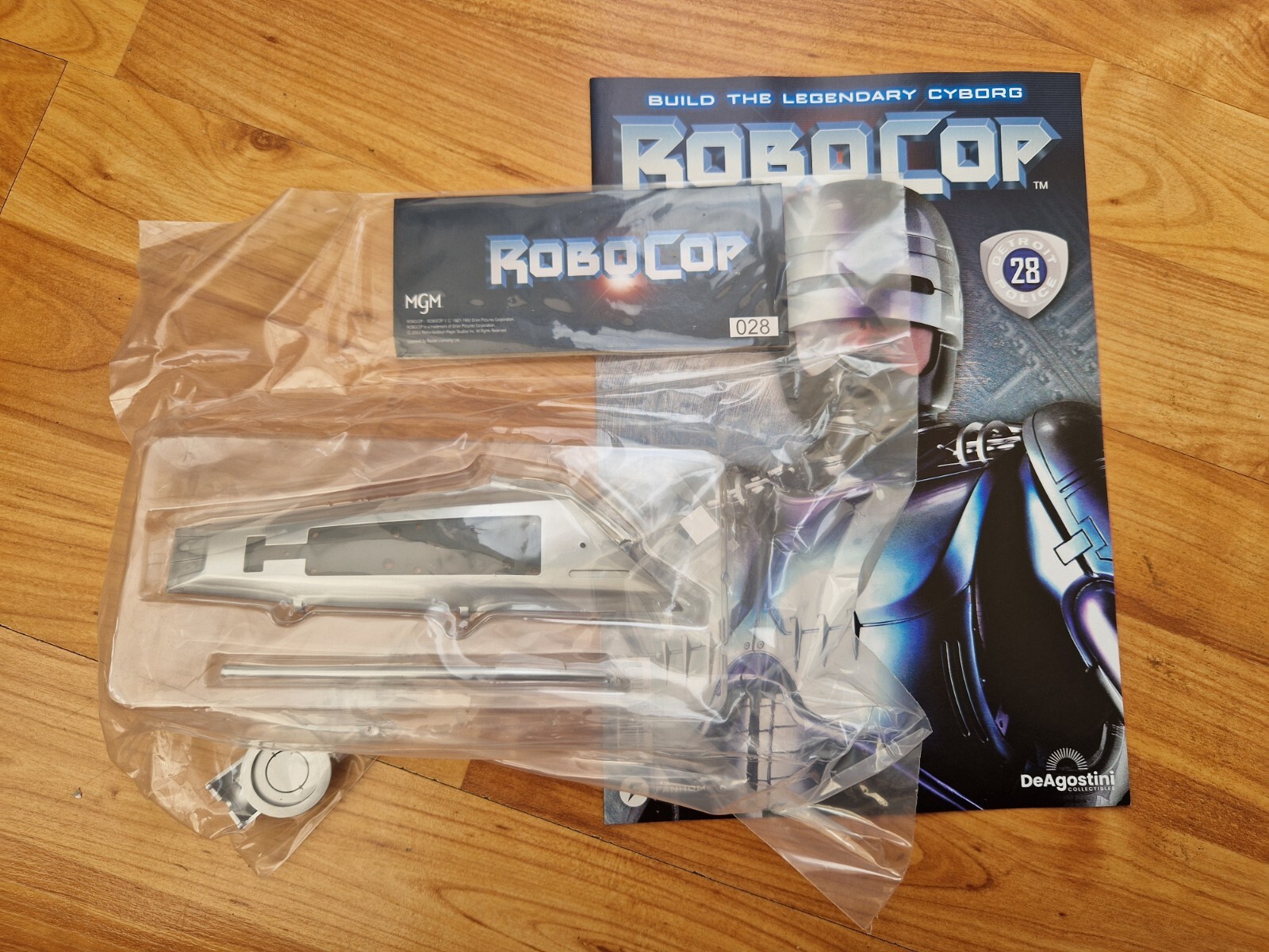 DEAGOSTINI FANHOME BUILD YOUR OWN THE LEGENDARY ROBOCOP ISSUE PART 28