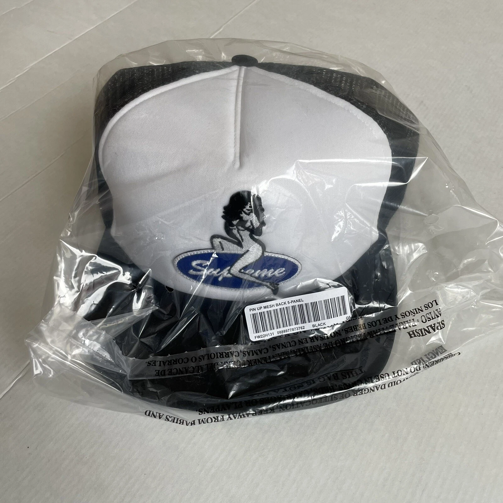 Casquette chapeau tucker Supreme PIN UP dos maille 5 panneaux en MARINE AW22 semaine 2 authentique