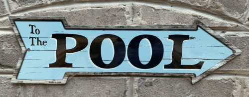 "Insegna freccia direzionale in metallo To The Pool 17"" x 5"" ↔ decorazione nuoto ricreativa *DESTRA - Foto 2 di 7