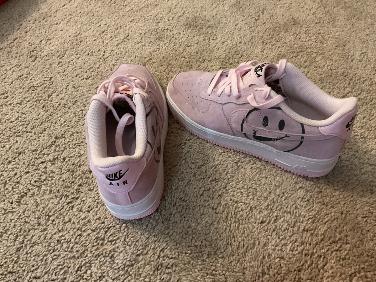 pink af1 with smiley face