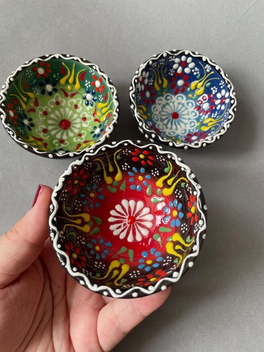 Whimsical Trio: Hand-Painted Ceramic Floral Bowls Set, Perfect Gift - Picture 4 of 10