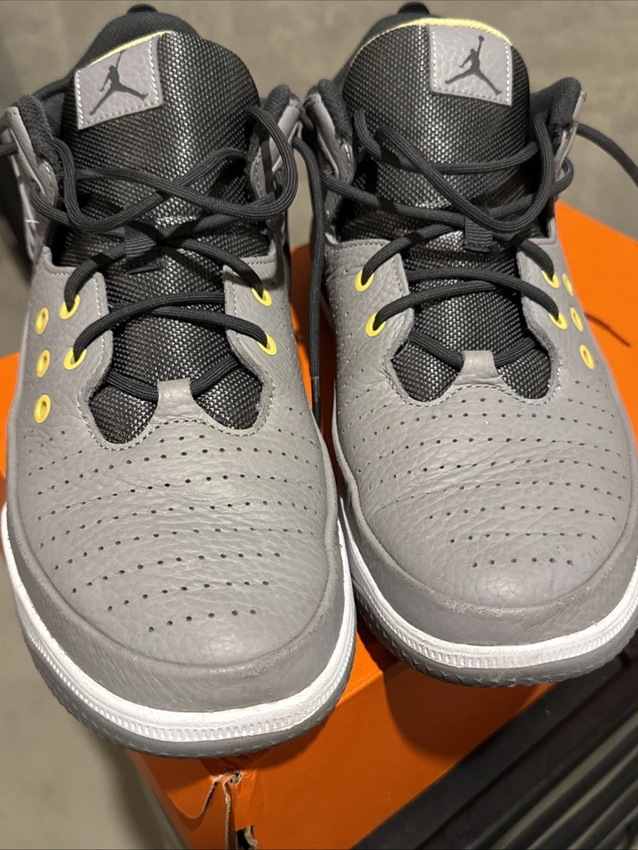 Air Jordan Max Aura 5/Gris cemento/Topacio dorado blanco antracita para hombre talla 11,5 Foto 2 de 4