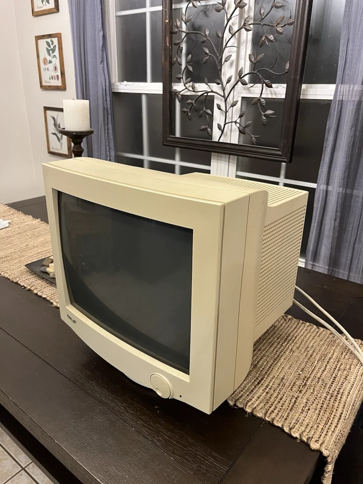 Vintage 1996 MAG Innovision 16 Inch Color CRT Computer Monitor - Working - Image 3 of 4