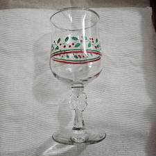 Set Of 4 Vintage Christmas Wine Glass Goblet Gold Rims with Holly Berries