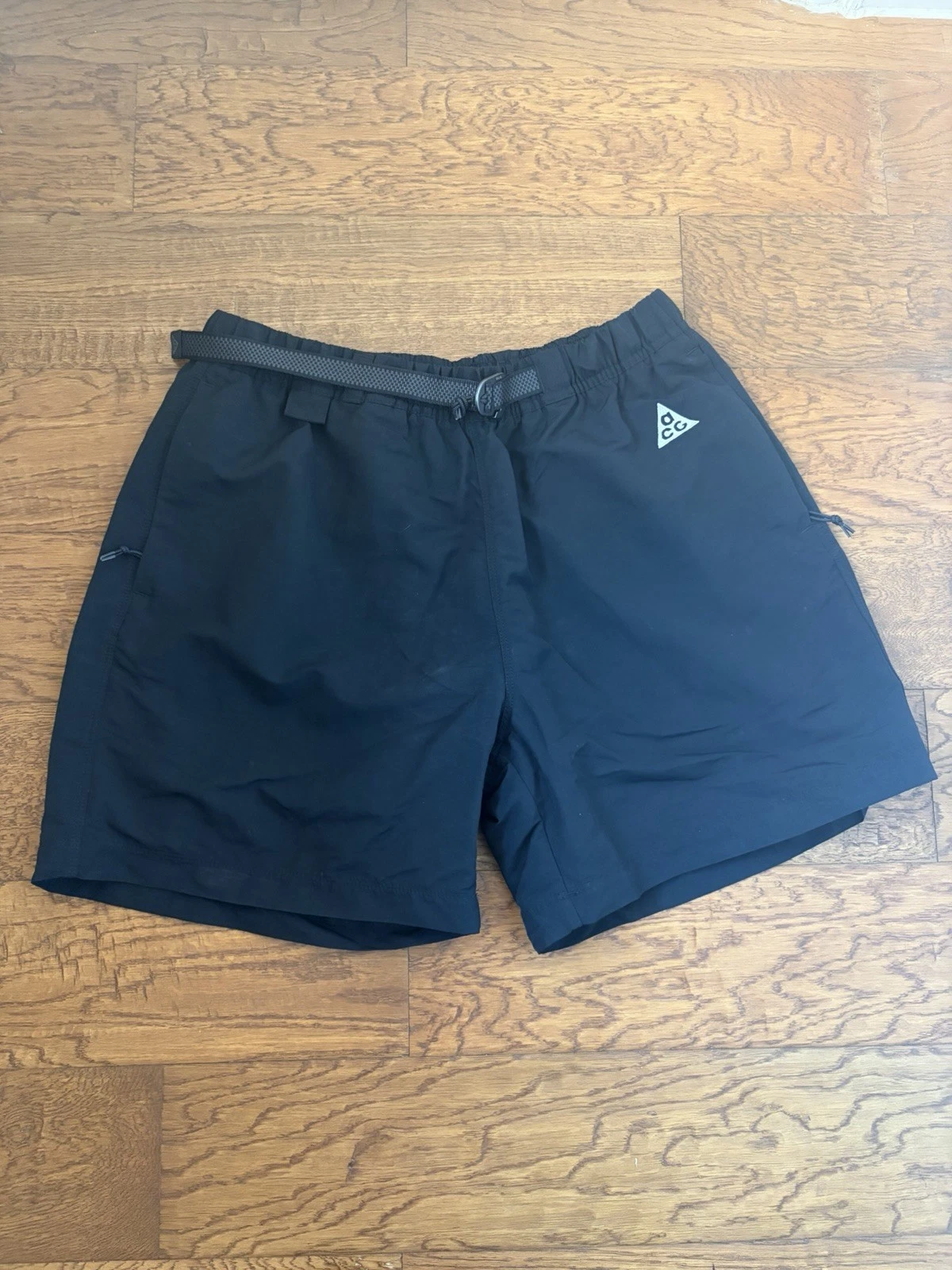 Nike ACG Men's Hiking Shorts Size Small Loose Fit Black/White FN2430-010 VNDS
Opens in a new window