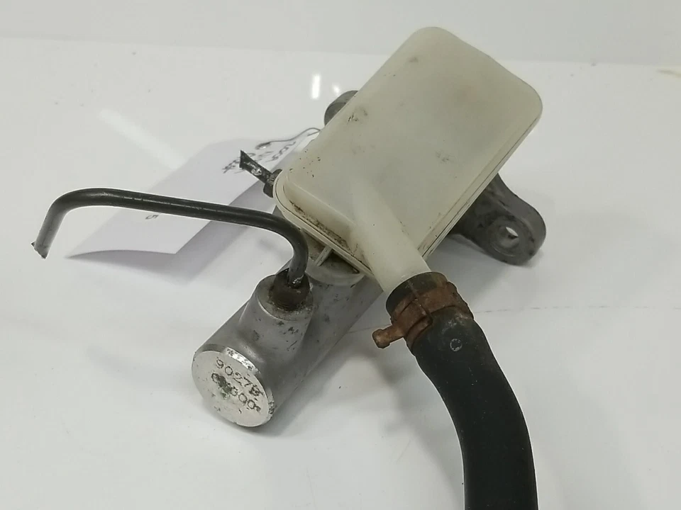 Cilindro maestro de freno Nissan Quest 2004-2009 Foto 3 de 4