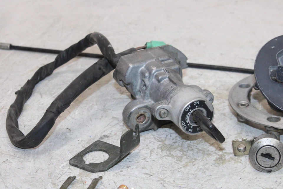 Suzuki vstrom DL1000K 2002 OEM juego de llaves de encendido con tapa de gas y bloqueo de asiento Foto 3 de 4