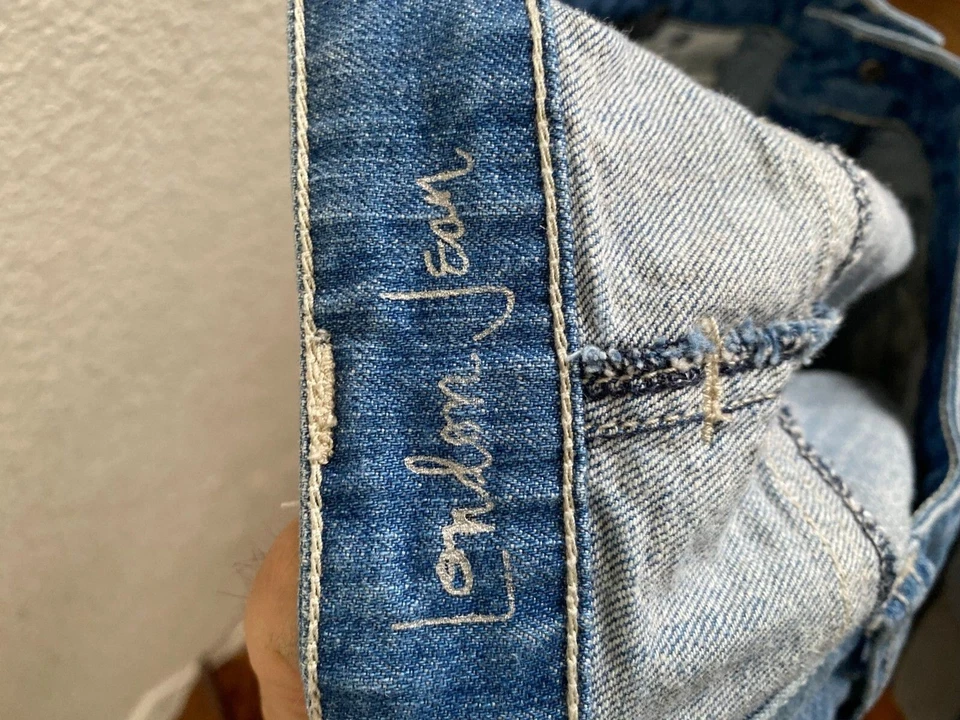 VTG Y2K London Jean Victoria's Secret Raw Hem Denim Shorts Size 6 Mid-Rise - Image 3 of 4