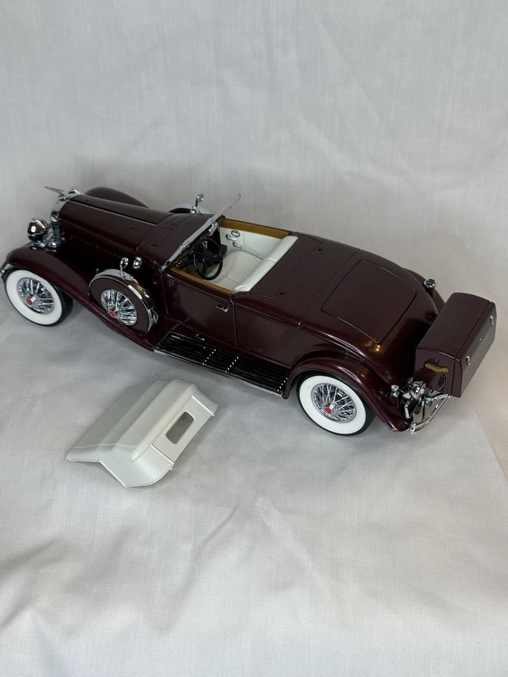Vintage Franklin Mint 1935 Duesenberg Model J 550 diecast car Maroon 1:24 scale - Image 3 of 3