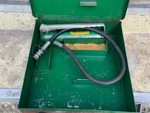 GREENLEE 767 Manual Hydraulic Hand Pump For Knockout Kits, 767A plus 1731 Case